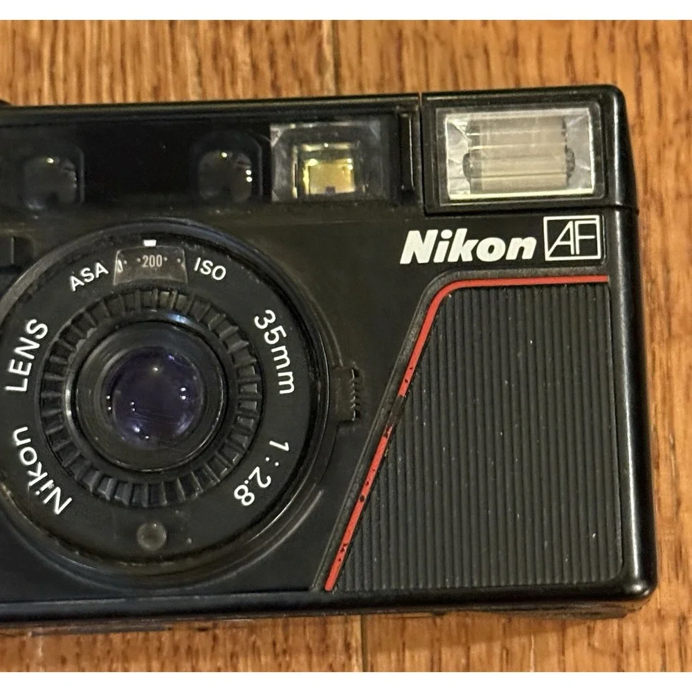 Nikon L35 AF Black 35mm Film Point & Shoot Camera ((AS IS READ DESCRIPTION ))